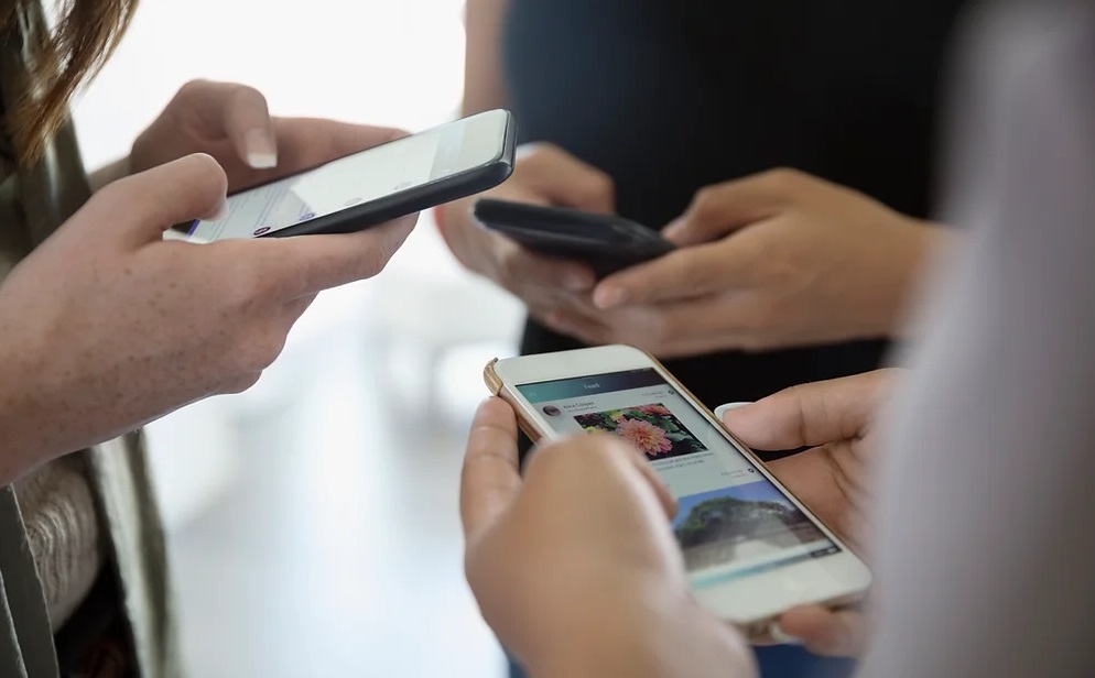 The Benefits of Marketing for Freelancers and Small Businesses: How Digital Marketing Cards Help You Stand Out