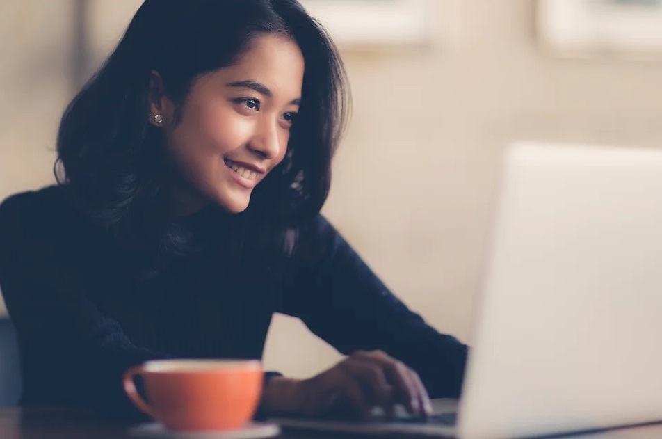 female looking at SphereCard mini-website